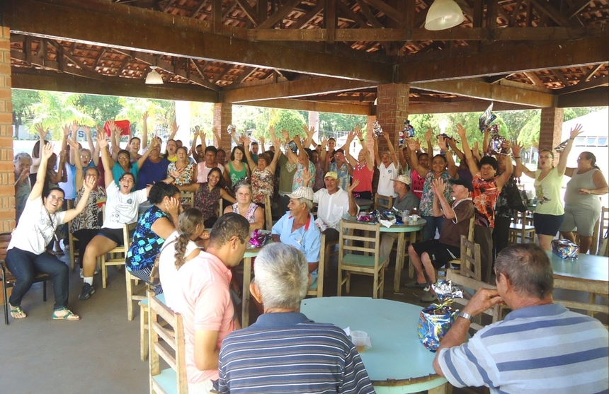 Grupo Esperana A Reuniu 50 Idosos Em Confraternizaa A O Do Cras Vila